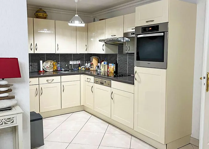 Apartment Bel Avec Balcon Et Parking A - Fr-1-236-176