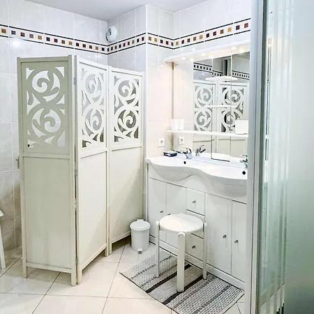 Bel Avec Balcon Et Parking A - Fr-1-236-176 *