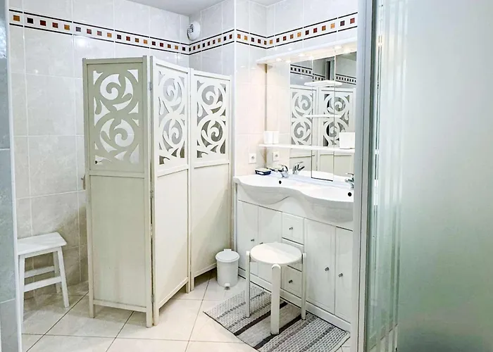 Bel Avec Balcon Et Parking A - Fr-1-236-176 *